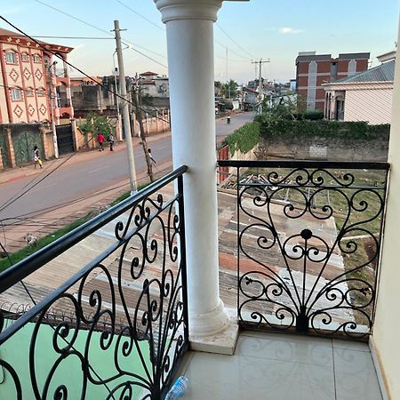 Appartement Moderne De 120M2 , Dote De Cameras De Surveying Et Situe A Maetur Nkomo, Un Quartier Residentiel Yaoundé Kültér fotó