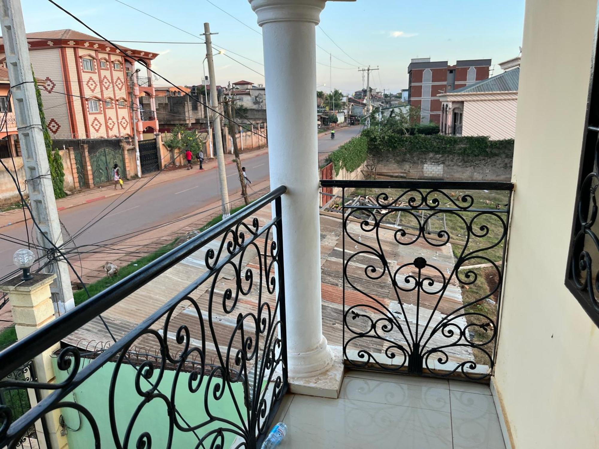 Appartement Moderne De 120M2 , Dote De Cameras De Surveying Et Situe A Maetur Nkomo, Un Quartier Residentiel Yaoundé Kültér fotó