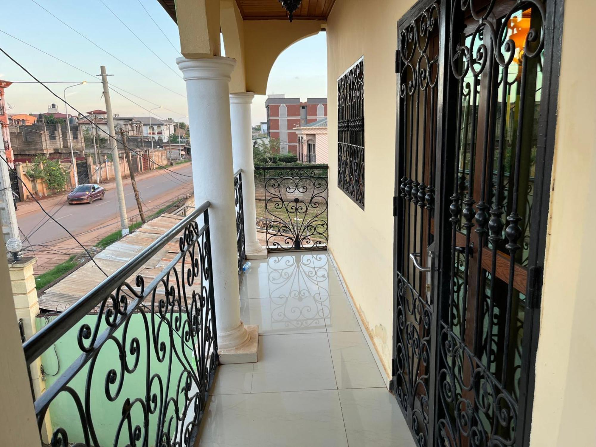 Appartement Moderne De 120M2 , Dote De Cameras De Surveying Et Situe A Maetur Nkomo, Un Quartier Residentiel Yaoundé Kültér fotó