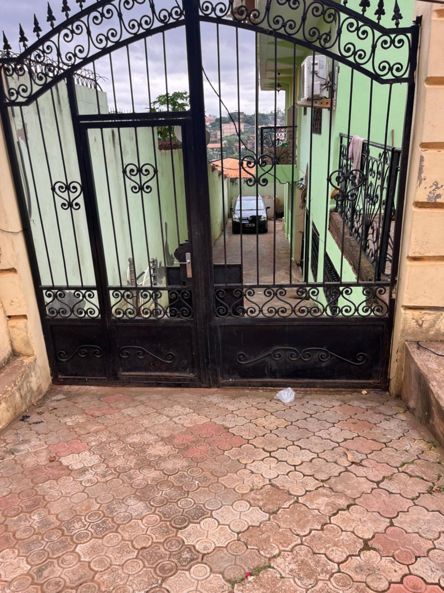 Appartement Moderne De 120M2 , Dote De Cameras De Surveying Et Situe A Maetur Nkomo, Un Quartier Residentiel Yaoundé Kültér fotó